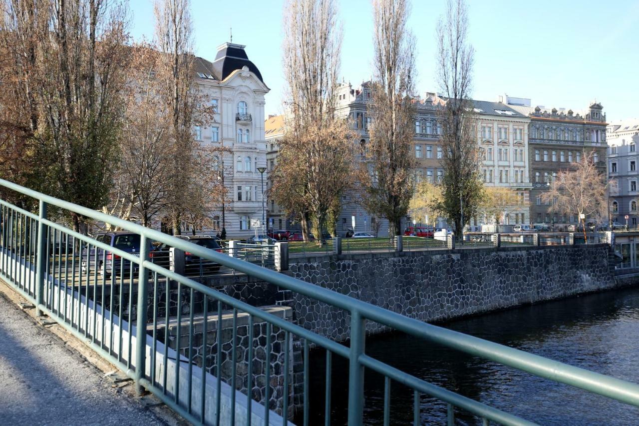 Dalia Janáčkovo Nábřeží * Praga